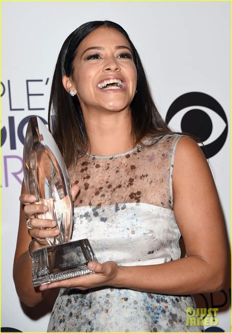 Gina Rodriguez Looks So Proud After Jane The Virgin Wins At Peoples Choice Awards 2015