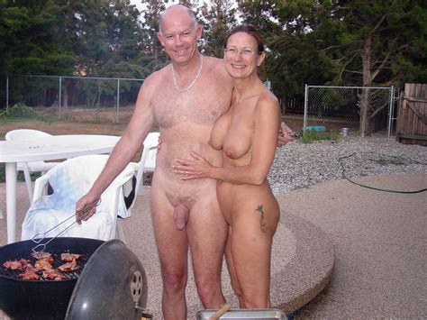 Nudeforjoy Happy Is The Couple That Bbqs Naked Wonderfulnaturism Hot Sex Picture