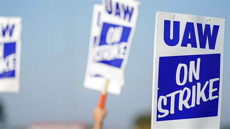 Uaw Workers In Indiana Stellantis Reach Tentative Deal