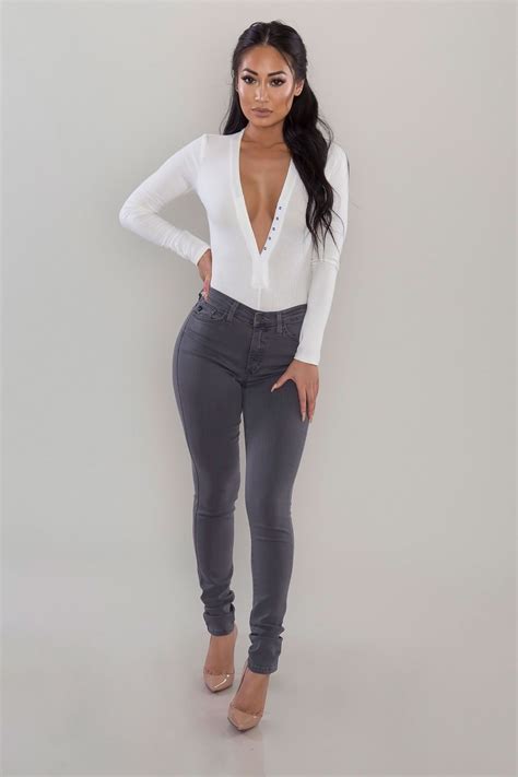 Casual Outfits For Hourglass Figure 50 Best Outfits Flattering