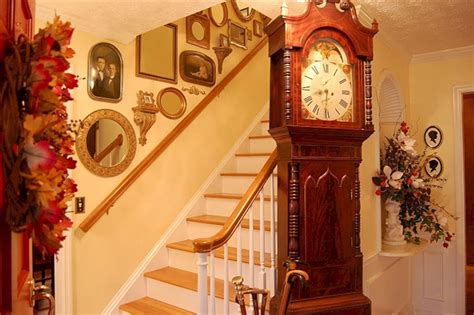 Breathtaking 65 Awesome Arranging Pictures On A Stair Wall Ideas