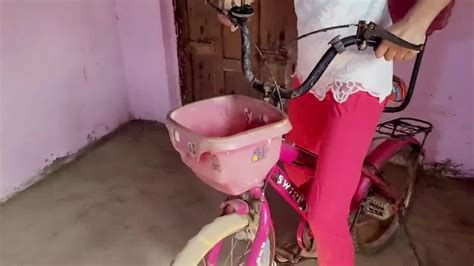 Cycle Par Baiti Hu Hi Bhabhi Ko Devar Ne Ache Se Choda