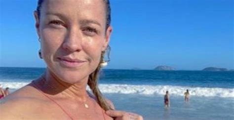 Luana Piovani curte de dia de praia e ostenta corpão em clique sem