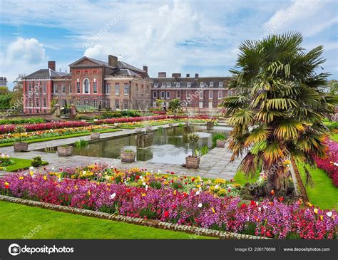 Kensington Palace Gardens London — Stock Photo © Mistervlad 206178698
