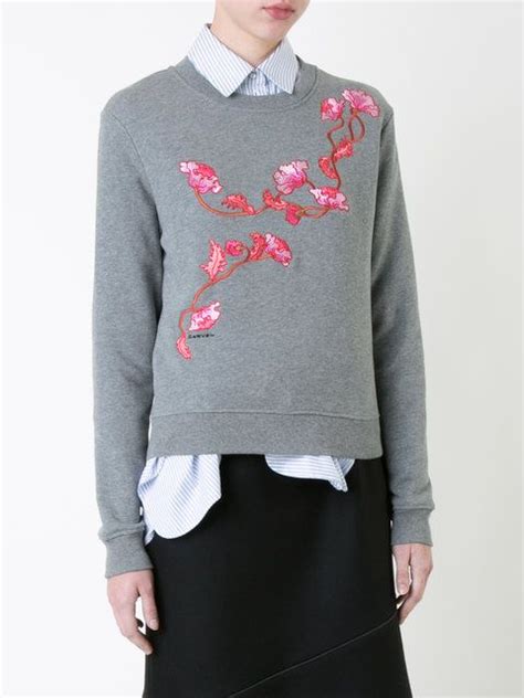 Check spelling or type a new query. Carven sweat à fleurs brodées | Broderie fleurs, Broderie ...