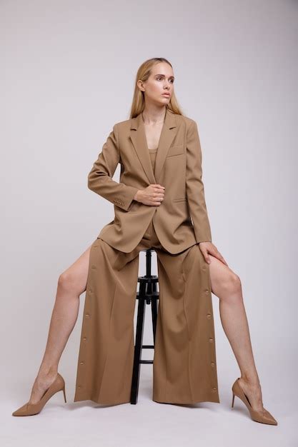 Premium Photo Woman In Beige Suit Pants Unbuttoned At The Seam Jacket