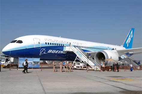 They Used A Boeing 787 Dreamliner As A Stunt Plane Le Chic Geek