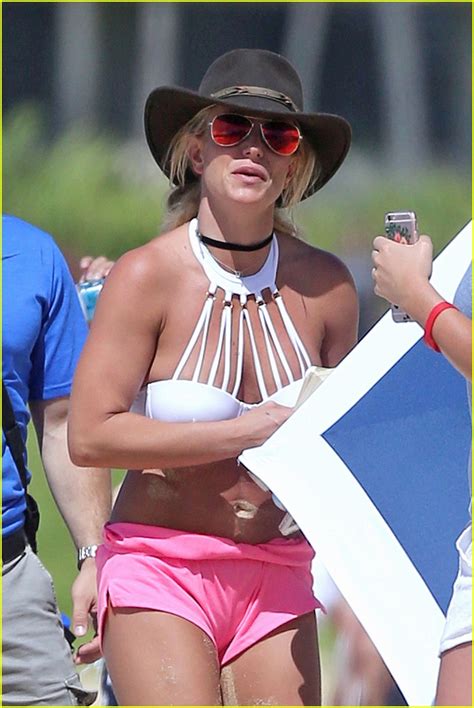 Britney Spears Bares Her Toned Beach Body In Bikini Photo