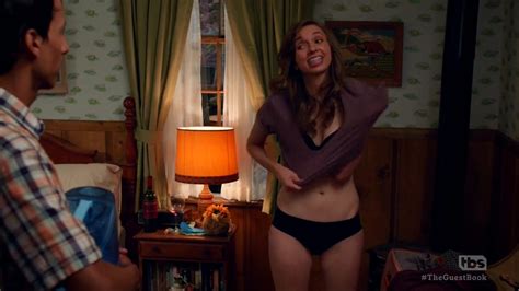 Lauren Lapkus Nue Dans The Guest Book