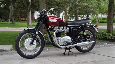 When you think of the top 60's classic bikes, the 61 bonnie is joint top of the list along with rocket goldies, goldies & 650ss nortons. 1968 Triumph Bonneville 650 | F200.1 | Las Vegas 2020
