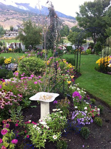 Pin By Latayne Smith On Gardening Easy Garden Ideas Landscaping