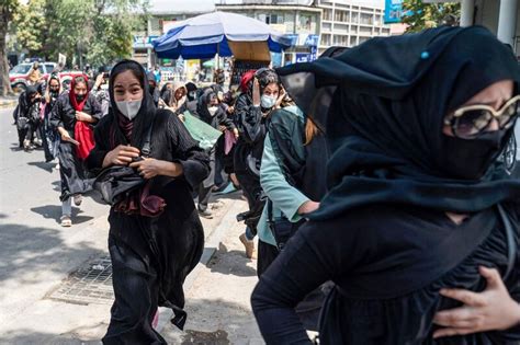탈레반 아프간 장악 1년“여성 인권 존중” 약속은 어디로 중동·아프리카 국제 뉴스 한겨레