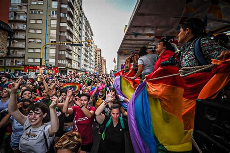 Marcha Del Orgullo Lgbt En Mar Del Plata Color Alegr A Y Reivindicaciones Noticias De Mar