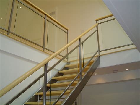 Steel Tube Stringers By Support Glass Railing