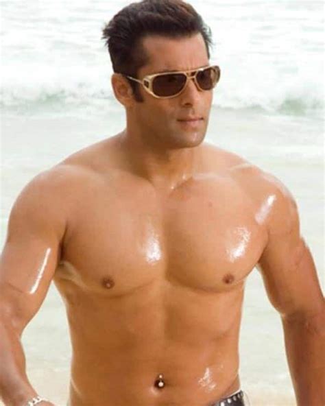 5 Times Salman Khan Wowed Us By Going Shirtless View Pics