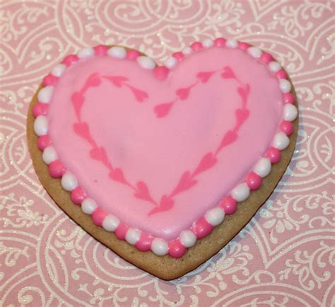 heart cookie with royal icing i made galletas san valentin galletas