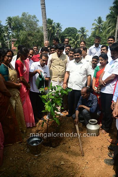 Mangalore Today Latest Main News Of Mangalore Udupi Page Minister C P Yogeshwar Lays