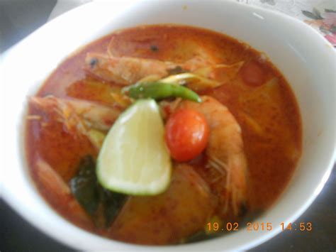 Si bumbu halus ini kita tumis lebih. namakucella: TOMYAM KUAH PEKAT & BUAT PES TOMYAM SENDIRI...!!!