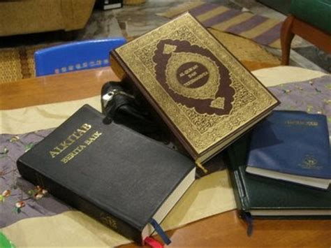 Kitab taurat ini menjadi salah satu kitab suci yang diwahyukan oleh allah swt kepada nabi musa as , sebagai petunjuk dan bimbingan untuknya serta bagi bani israil. Ensiklopedia Muslim (موسوعة المسلم): Kitab Taurat