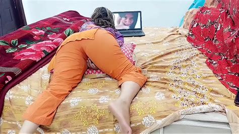 Pakistani Mom Caught Watching Porn Movie And Masturbating With Loud Moaning