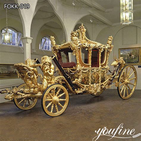 Golden Royal Horse Carriage For Sightseeing Historical Replica