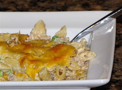 This tuna casserole recipe is perfect for ordinary days and special occasions. Pioneer Woman Tuna Casserole Recipe / This is a tuna casserole that even my picky family loves ...