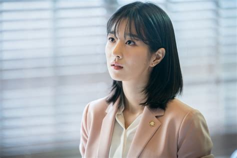 Seo ye ji kimdir, 6 nisan 1990 yılında güney kore, seul'de doğdu. Seo Ye Ji Comments On Her Transformation Into A Feisty ...