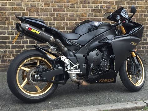 All road fairings, wiring and kick stand have been removed. Yamaha YZF R1 Big Bang | in Hanwell, London | Gumtree