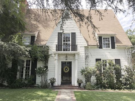I have come up with three gorgeous combinations, but there are many more ways that you could mix and match to. Beautiful Homes of Instagram - Home Bunch Interior Design ...