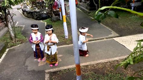 Balinese Kids Learn To Dance Youtube