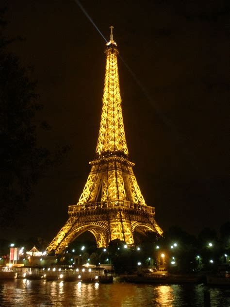Paris Eiffel Tower Free Download Wallpaper
