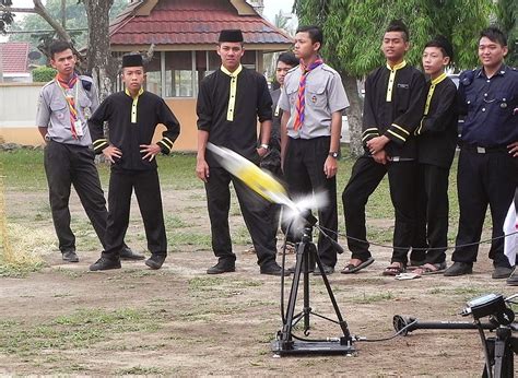 Ia mempunyai seramai 1000 orang. SEKOLAH MENENGAH AGAMA TERENGGANU: SMA LADANG