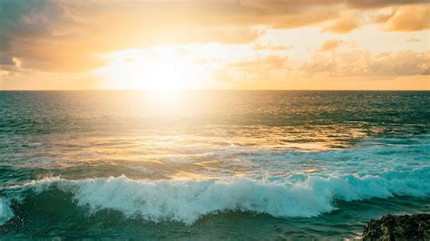 Download Wallpaper 2048x1152 Sea Waves Sunset Sunlight Ultrawide
