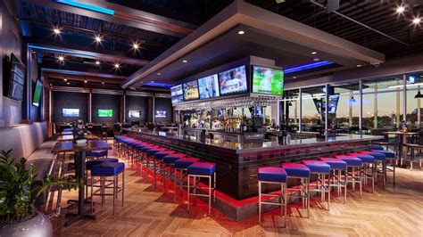 Golf Party Venue Sports Bar And Restaurant Topgolf Miami Gardens