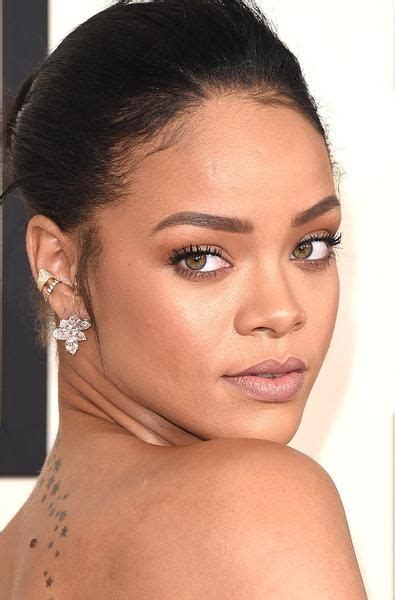 what is rihanna s real eye color does she wear color lenses we reveal all rihanna