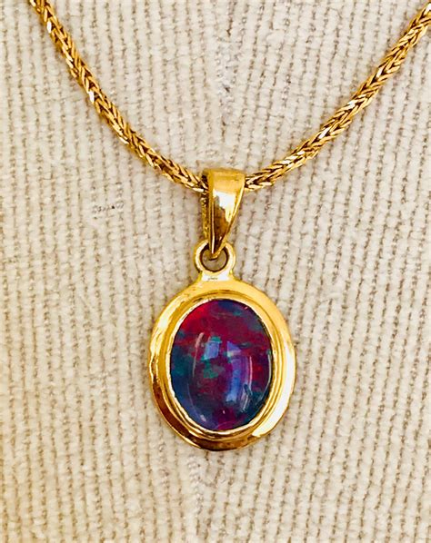 Beautiful Vintage 18ct Gold Opal Pendant And Chain
