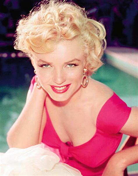 Vintage Everyday Rare Color Photos Of Smiling Marilyn Monroe That You May Have Never Seen