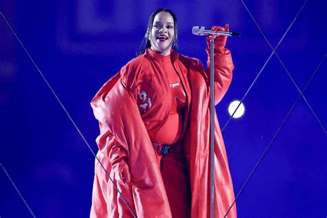 rihanna shows off her hella thicc lashes in mascara routine video