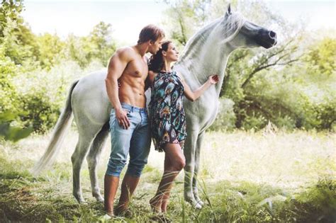 Galerie Sexy Model Si Zamiloval Koně Podívejte Se Na Fotky Zprávy
