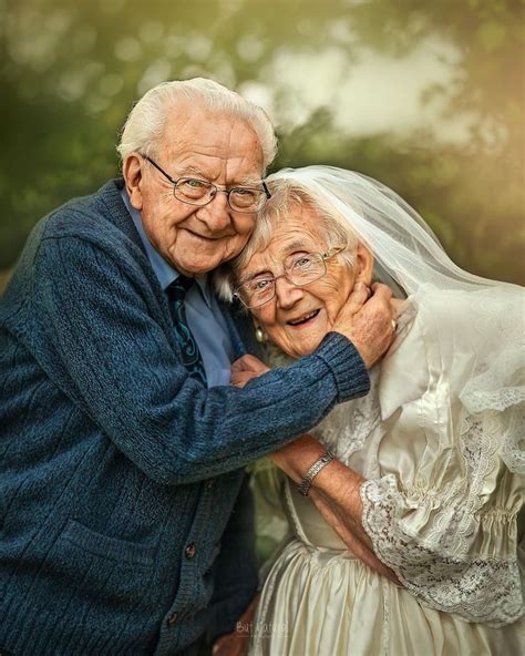 Couples Âgés Cute Old Couples Older Couples Couples In Love Happy