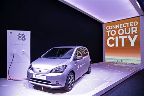 With a mirror so the baby can see himself. Seat eMii unveiled at Mobile World Congress | CAR Magazine