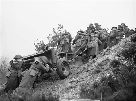 Gunners Of 20th Anti Tank Regiment 3rd Infantry Division Haul A 2 Pdr