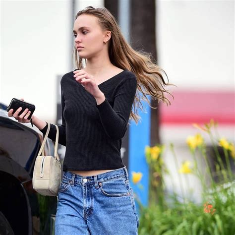 Lily Rose Depp Style Model Street Style Loose Hairstyles Buy Clothes