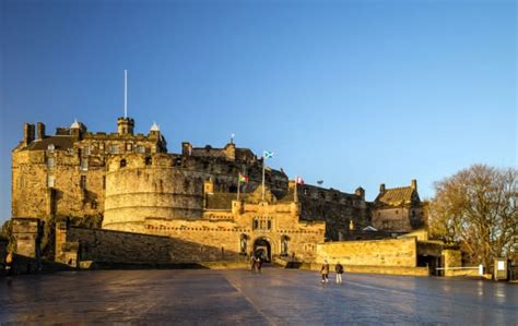 Edinburgh castle overlooks the old town of edinburgh, scotland from castle rock. Edinburgh Castle Tour | SANDEMANs NEW Europe