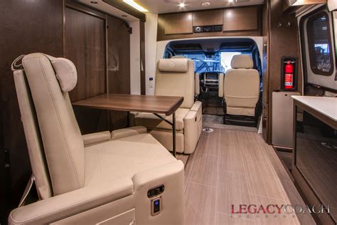 2019 Leisure Lounge Plus Unity U24mb Single Slide Legacy Coach