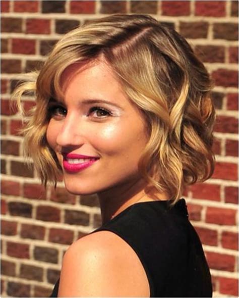 The curly bob you should be trying now. Internex Posed: Hairstyles For heart Shaped Faces