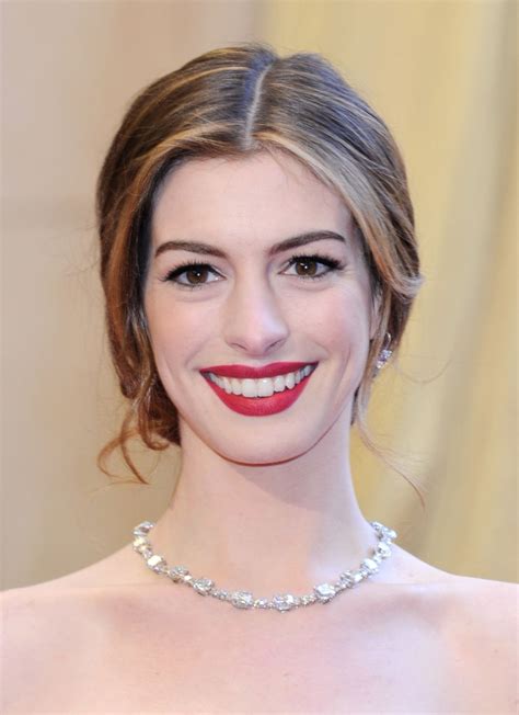 Anne Hathaways Lovely Dramatic Makeup Academy Awards Hair Hair