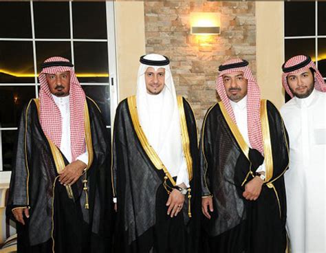 على عادة كريمة يقوم بها ولاة الأمر منذ قيام هذا الوطن المعطاء وحتى يومنا هذا قام الملك الراحل خالد بن عبد العزيز بزيارة لفضيلة الشيخ محمد بن صالح بن عثيمين العالم المعروف، وكان برفقة الملك خالد الأميرين فهد بن عبد العزيز، وعبد. جولولي | أفراح السند والشثري