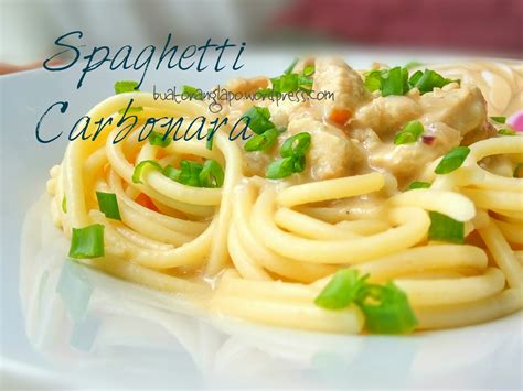 In this spaghetti carbonara, hot pasta is tossed in a parmesan egg mixture and then topped with crispy pieces of bacon and more grated cheese! Spaghetti Carbonara Simple - Buat Orang Lapo