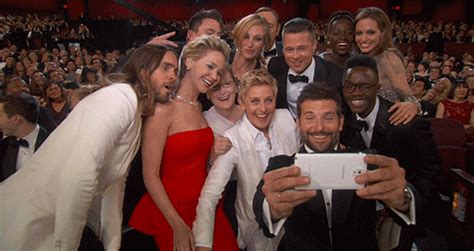 Oscars Selfie  Ellen Degeneres Oscar Selfie Know Your Meme